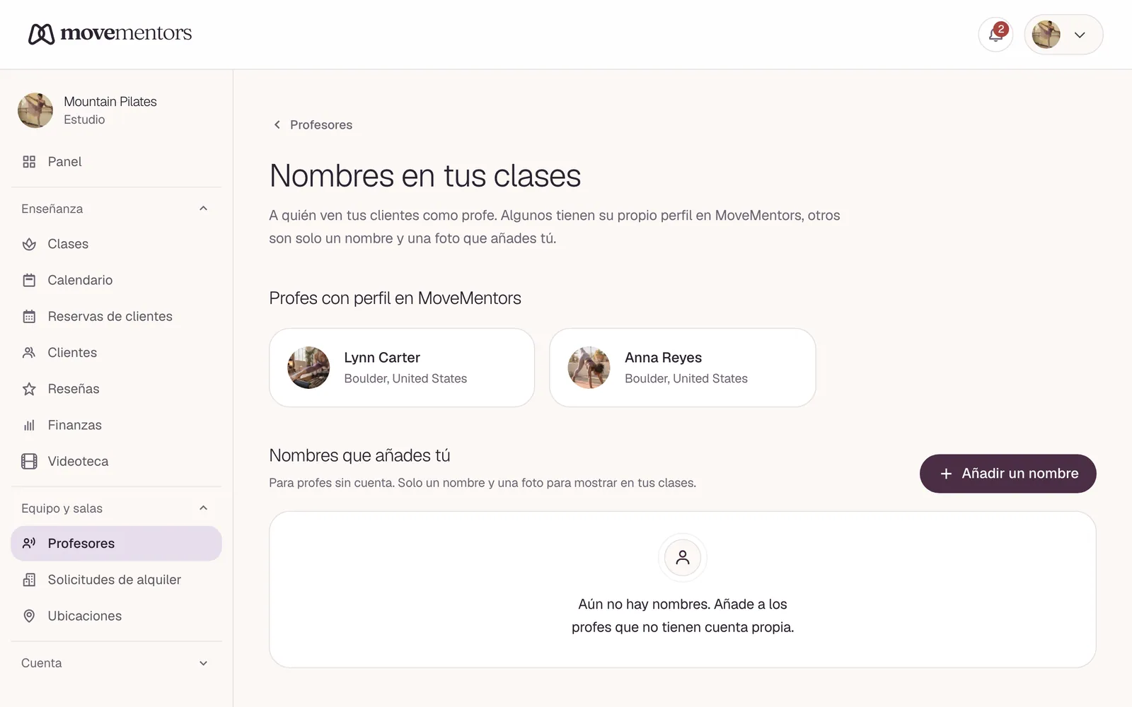 Los nombres que aparecen en tus clases: profesores con perfil propio y nombres que añades tú.