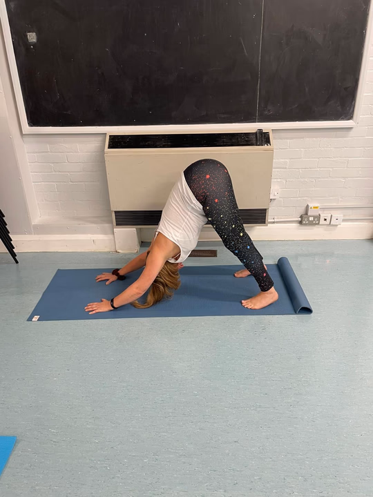 Wednesday face-to-face Hatha Yoga Class Gruppenkurs mit Carmy Silvestri in England